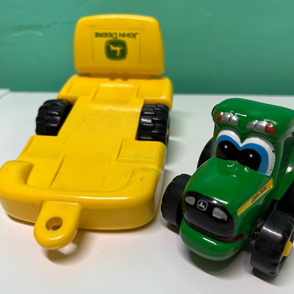 John Deere tractor toy diecast and trailer - Picture 2 of 5